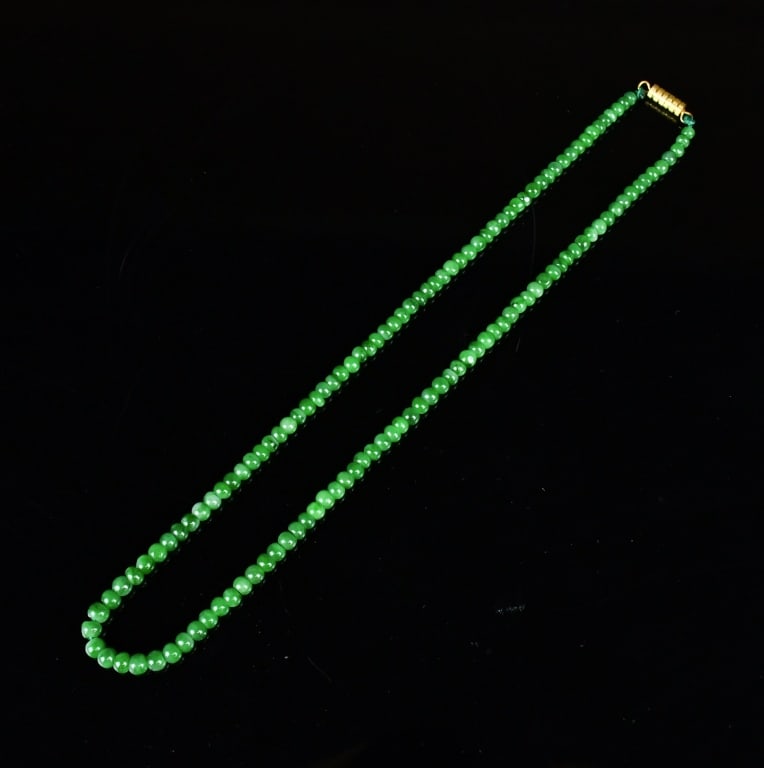 A Jadeite Bead Necklace (1 of 6)