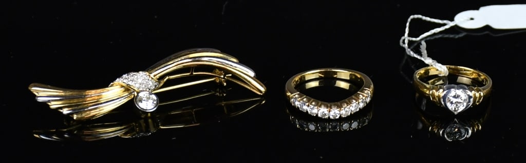 2PCs 18K Gold Diamond Rings & A Brooch: Comprising a tested18K yellow gold casted single-row diamond band contains 9 round brilliant cut prong set natural diamonds, size: US 4.5; a stamped 18K yellow and white gold casted & hand assembled