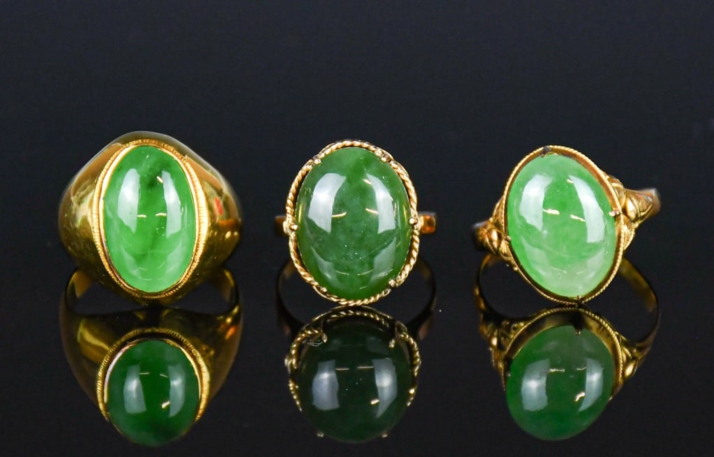 3PCs 18K Gold Jadeite Rings: Comprising 3 pieces stamped 18K yellow gold casted jadeite rings, sizes are: US 6/ 7-7.5/ 9-9.5 18K金鑲翡翠戒指一組3枚 ONLY WIRE TRANSFER PAYMENT 