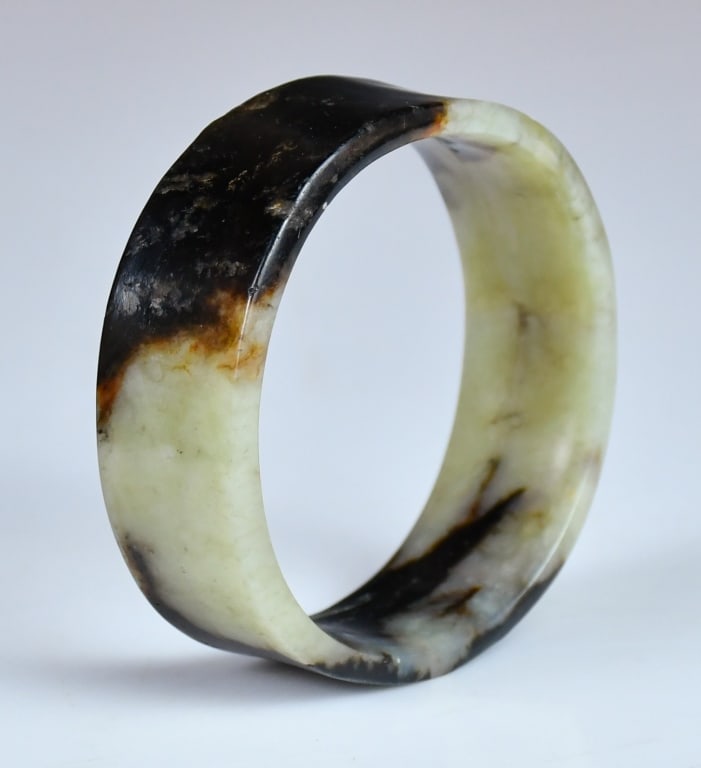 An Archaistic Jade Carved Bangle - 8