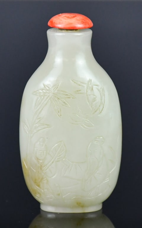 A Pale Celaodn Jade Carved Snuff Bottle 19thC: Around the body incised with figural story patterns, the stone overall in pale celadon color tone, H:7.5cm 19世紀 青白玉雕刻鼻煙壺