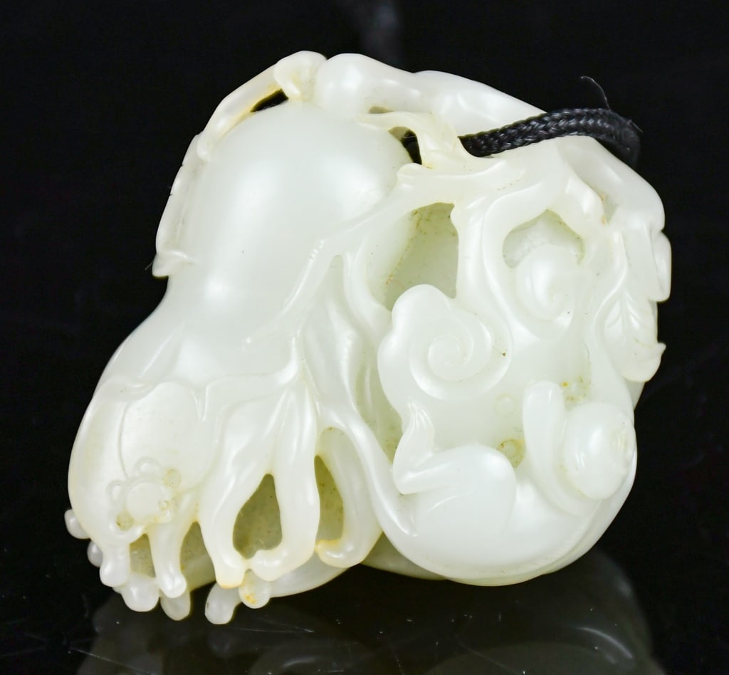 A White Jade SanDuo Fruit Carving (1 of 9)