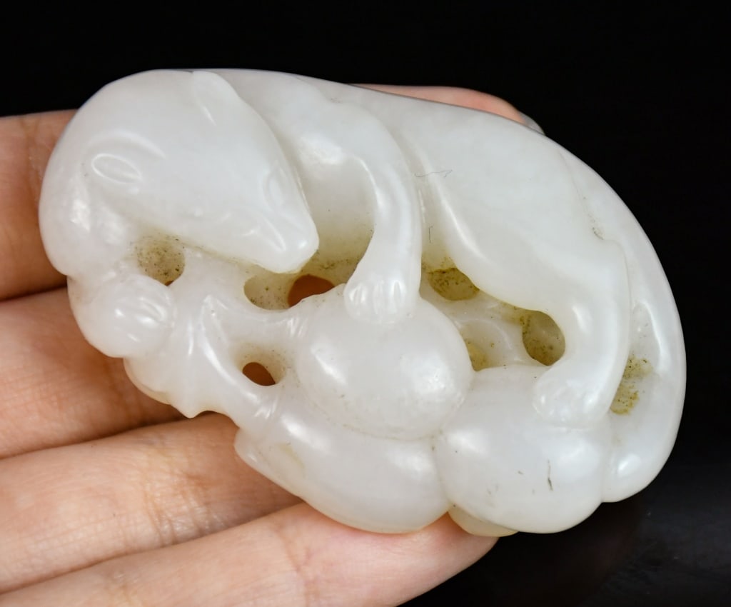 A White Jade Carved Squirrel Qing: A white jade carving of a squirrel with grapes theme, overall in rice white color tone, L:6.2cm 清 白玉松鼠把件