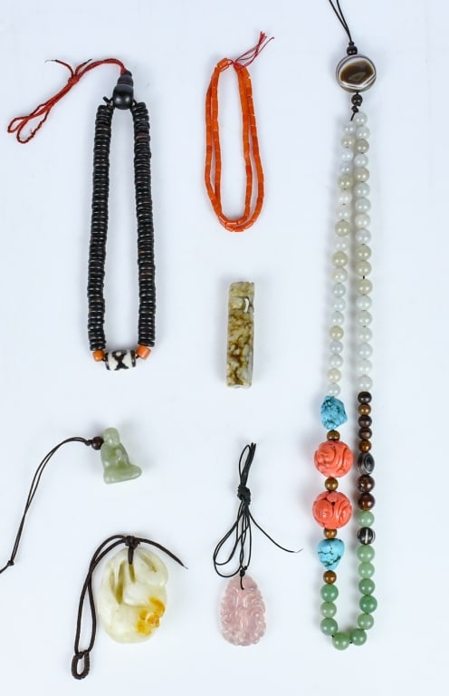 Group of 7Pcs Jade & Stone Jewelry: Comprising 7 pieces various jewelry, including necklaces, beads and carvings. 玉雕及寶石飾物一組7件