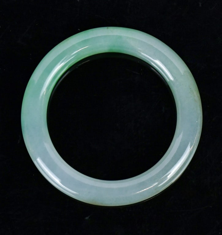 A Round Jadeite Bangle (1 of 6)