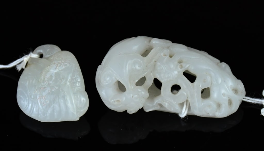 A Group of 2 Jade Carvings Qing (1 of 6)