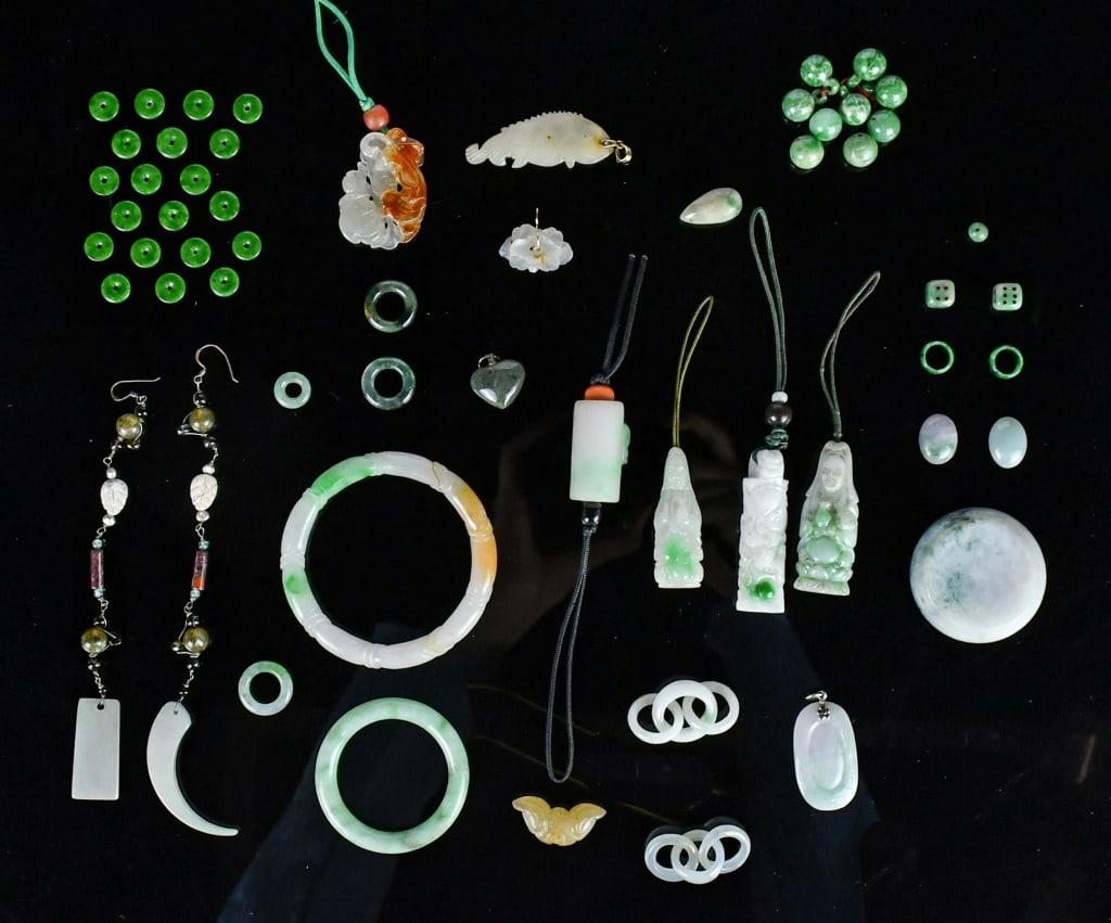 Group of Assorted Jadeite Miscelaneous (1 of 12)