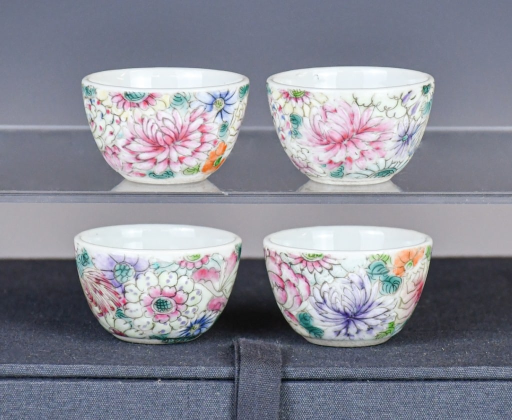 S/4 Famille Rose Mille Fleurs Cups Republican: Each deep round side raised to a straight rim is superbly enamelled overall with an abundance of naturalistically rendered flowers and leaves. D:4cm, H:2.5cm each 民國 百花