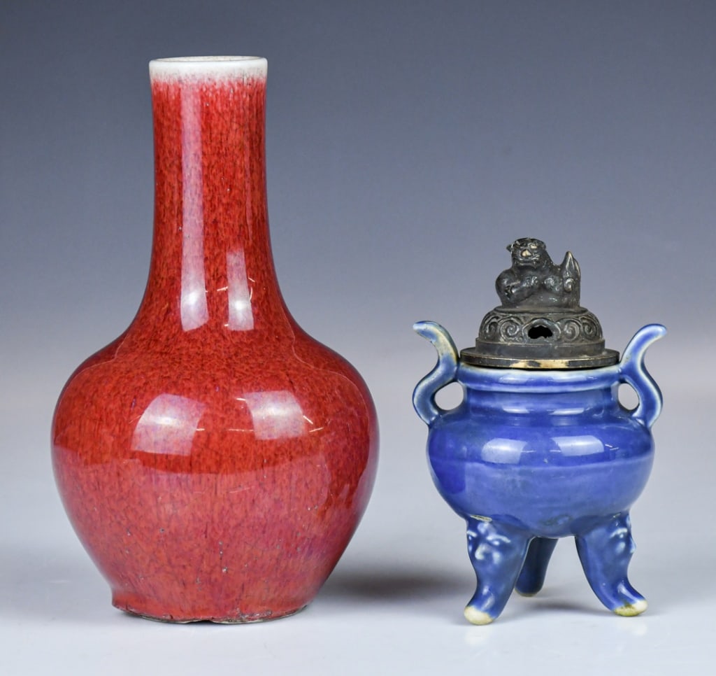 A Red Glazed Vase & A Blue Censer w/Cover Qing: Comprising a red glazed vase H:18.5cm, and a blue glazed censer with a bronze cover, H:12.5cm 清 紅釉賞瓶及帶銅蓋藍釉香爐