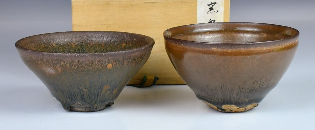 A Pair of Jian Ware Tea Bowls w/Box: Comprising two Jian ware tea bowls, each of conical form rising from a short foot, covered overall with a dark brown glaze. H: 6.3cm, D: 12.8cm 宋元時期 建盞對