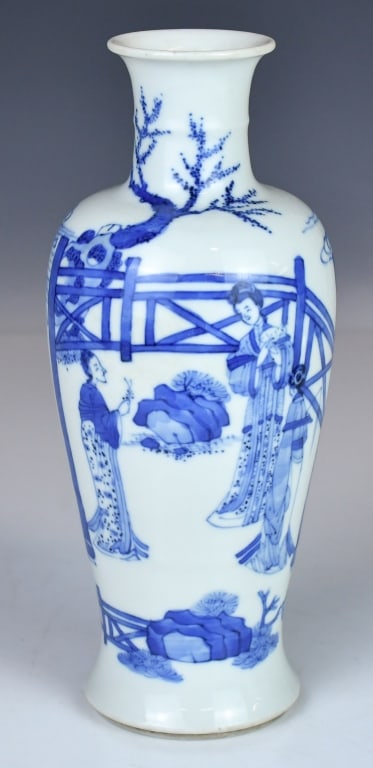 A White & Blue Vase Qing (1 of 12)