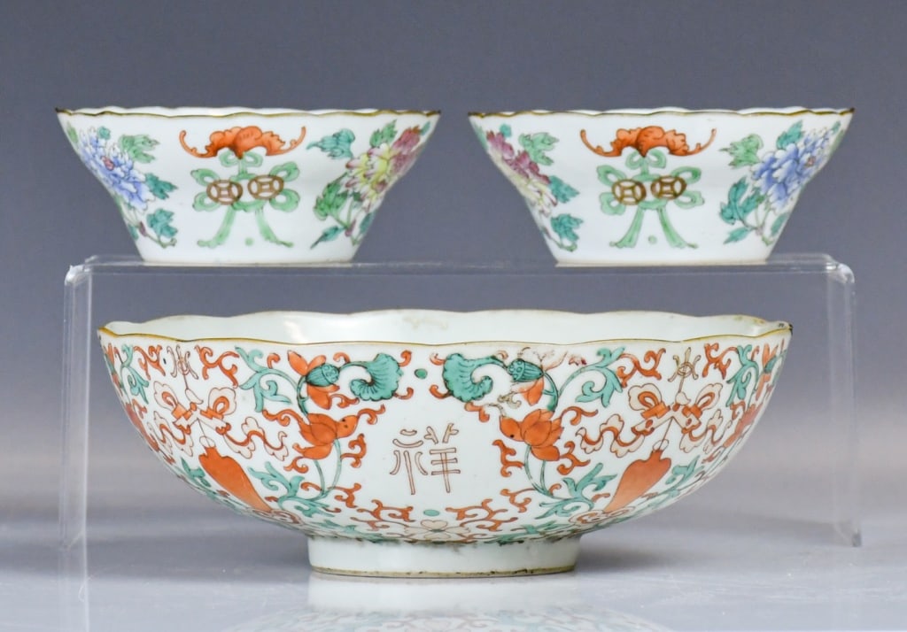 3Pcs Famille Rose Bowls 18-19thC (1 of 15)