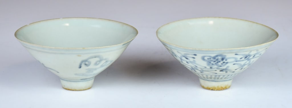 2Pcs Yuan Style Blue & White Conical Bowls (1 of 13)