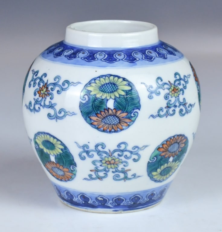 A Doucai Medallion Jar Daoguang Mk Qing (1 of 10)