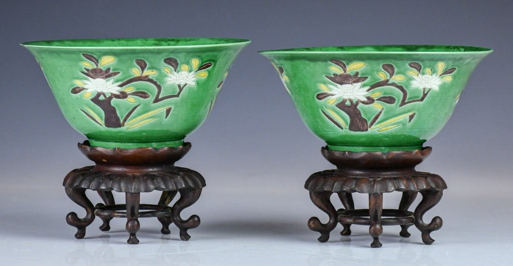 Pair of Famille Verte Magnolia Bowls Qing (1 of 13)