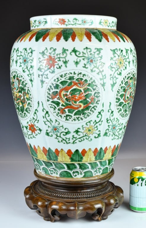A Large Wucai Jar Jiajing Mk w/Std Qing (1 of 16)