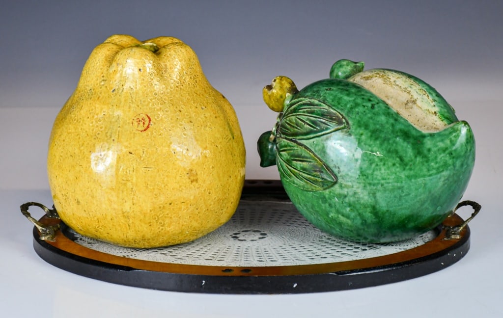 2Pcs Sancai Fruits w/ Tray Republican: Comprising a Sancai peach and a pomelo, larger one size H:17.5cm, W:15.5cm. Comes with a western style tray:39x29cm 三彩供果雕瓷2個及托盤