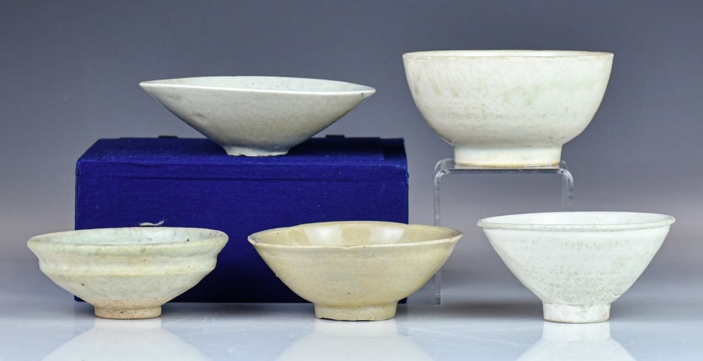 5PCs Celadon Bowls Song Yuan Period (1 of 13)