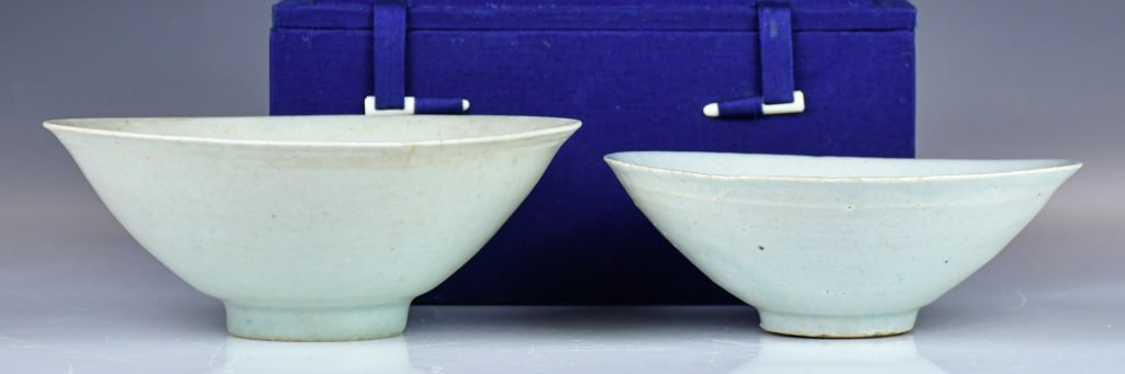 2PCs Pale Celadon Bowls Song Yuan Period (1 of 14)