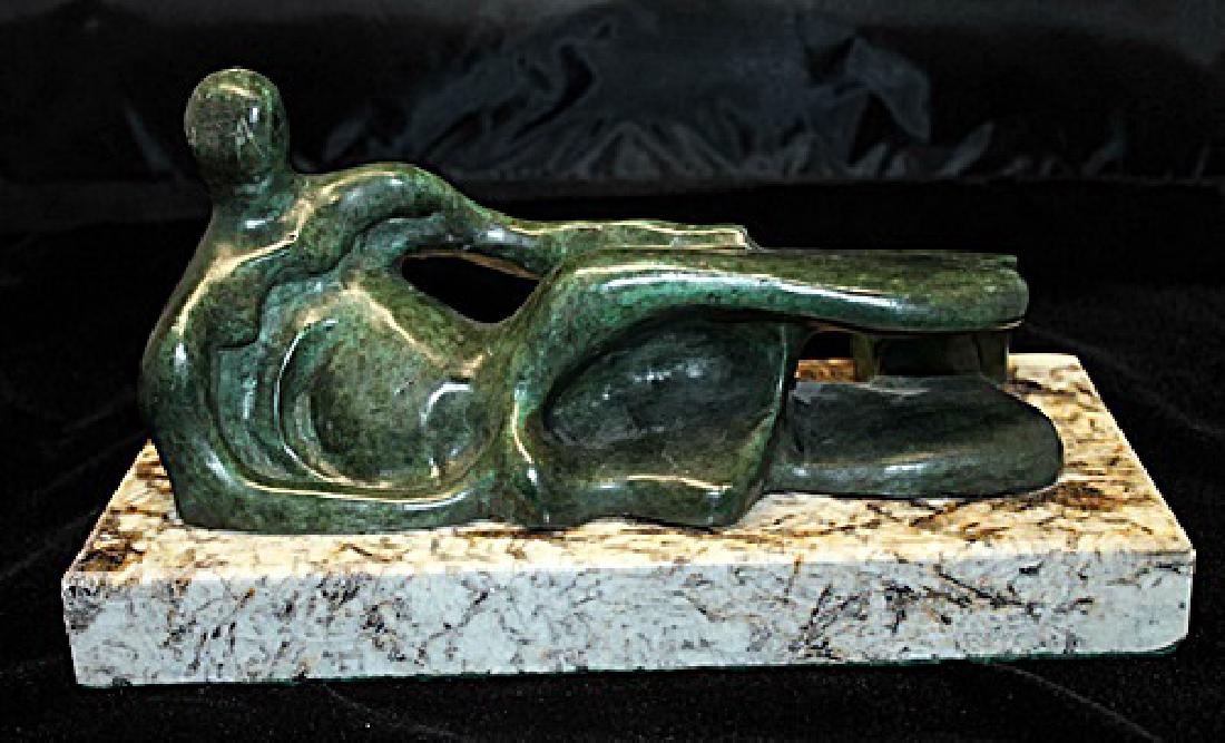 Signed Limited Edition Bronze Moore: Old recast patina bronze sculpture Henry Moore, bearing a signature in a limited edition. Dimensions approx 9 x 7 x 5.
