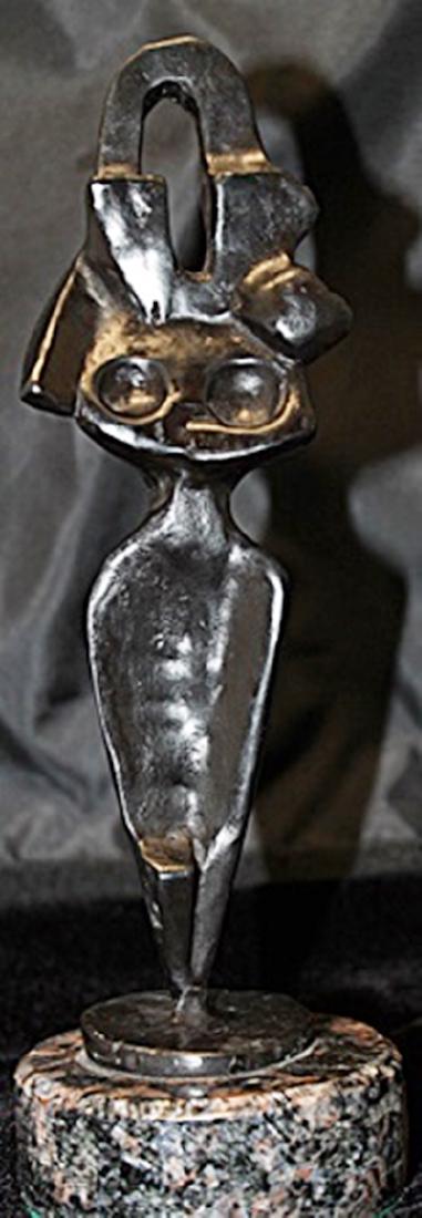 Signed Limited Edition Bronze Archipenko: Old recast patina bronze sculpture Alexander Archipenko, bearing a signature in a limited edition. Dimensions approx 14 x 8 x 5.