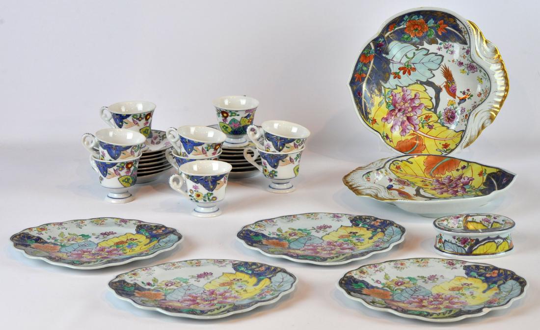 Group Lowestoft by Mottahedeh Tobacco Leaf Pieces (1 of 10)