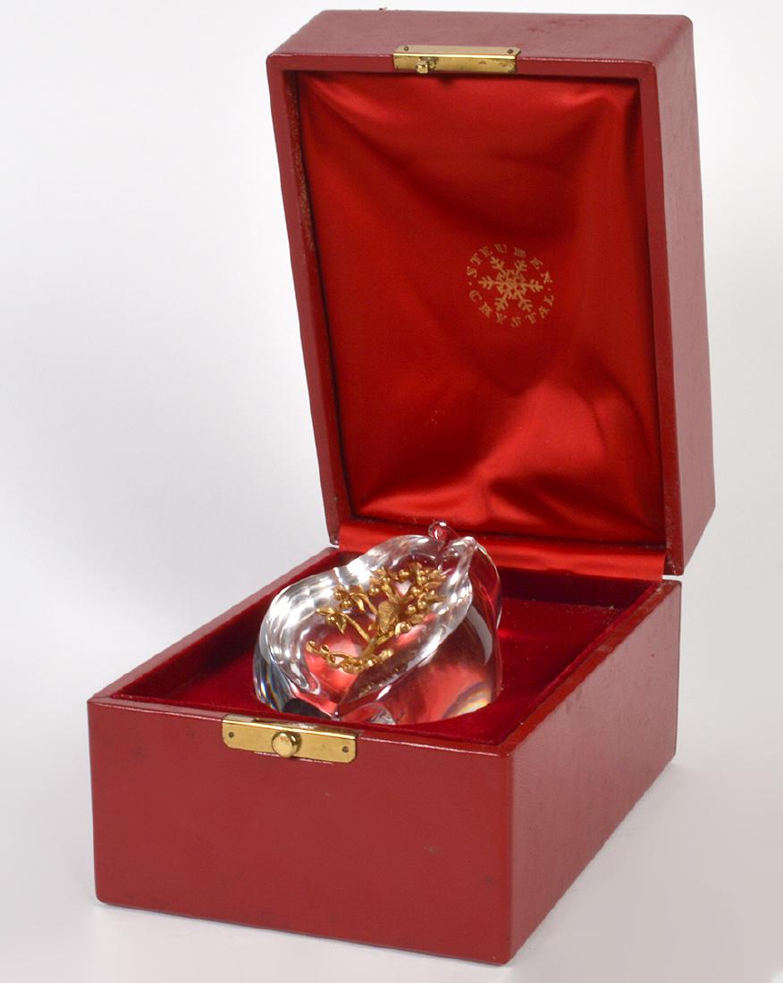 Steuben Crystal & 18Kt. Pear with Box (1 of 7)