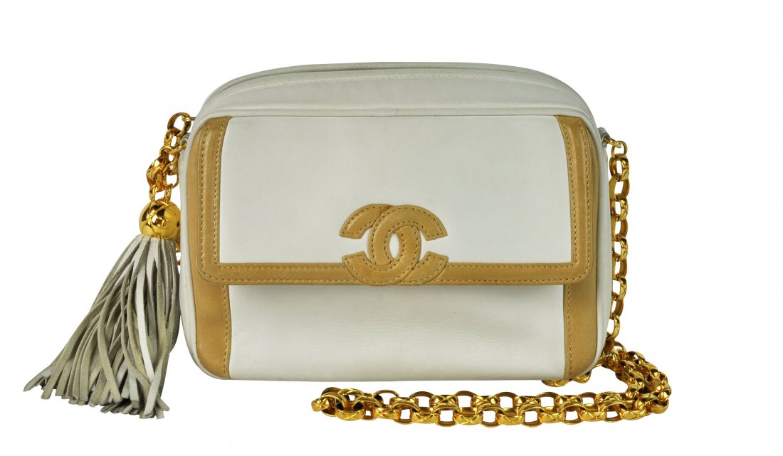 Small CHANEL White Lambskin Leather Bag (1 of 12)