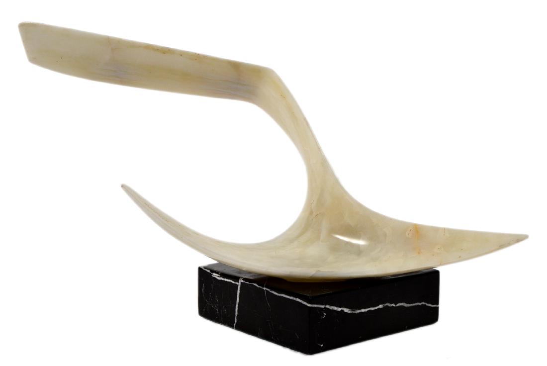 Leonardo Nierman Onyx Sculptured Bird: Leonardo Nierman, Mexico (1932-) White onyx sculptured bird in flight raised on marble base. Signed on lower wing. Measures 28"L x 14"H x 4.75"W (bird); base 8.5"W x 9"L x 2.5"H. Flea bite on edge of 