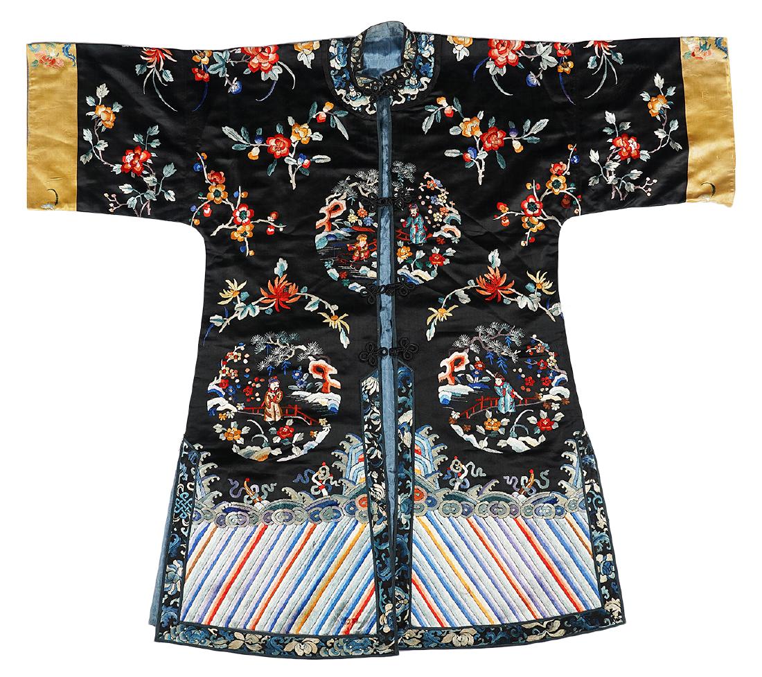 Chinese 'Medallions' Embroidered Silk Robe (1 of 20)