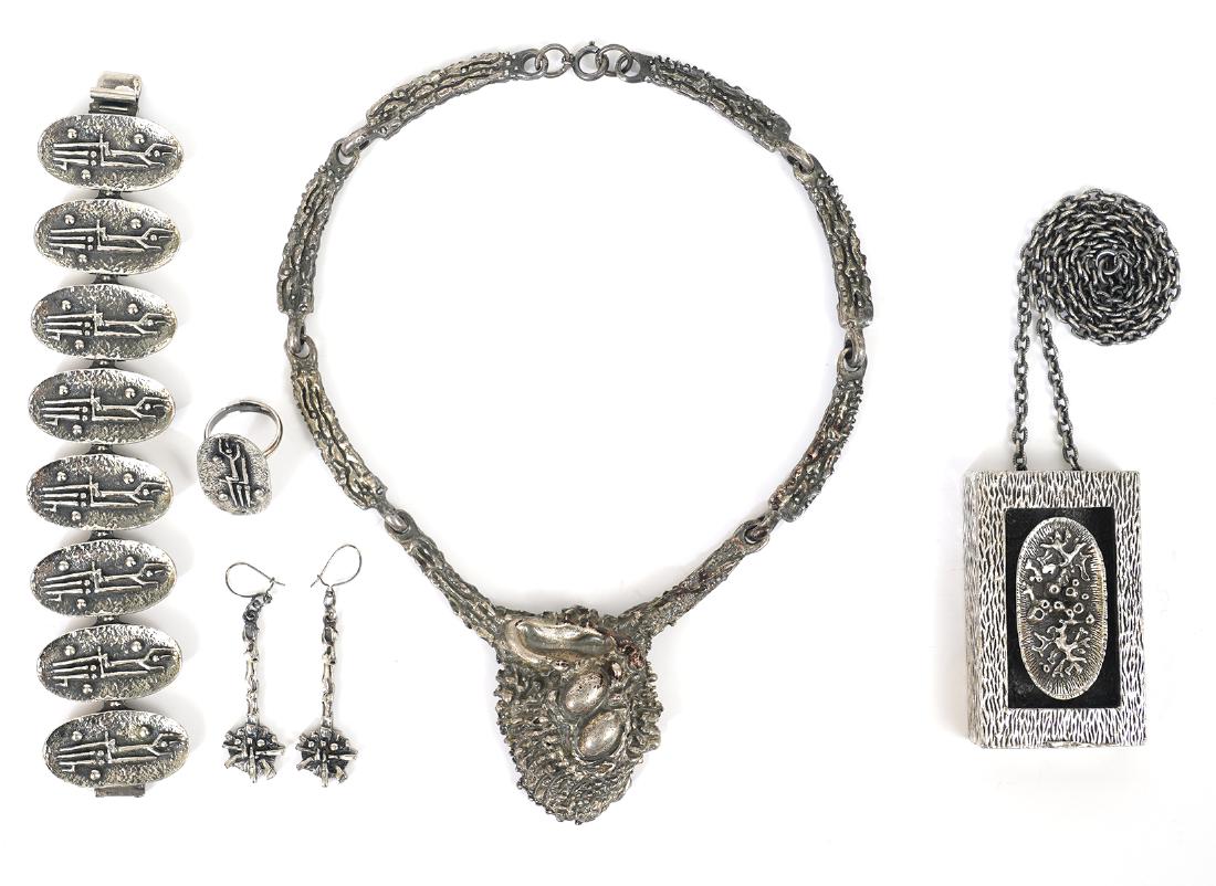 Group of Robert Larin Modernist Abstract Pieces: Robert Larin Artisain link bracelet with matching ring & earrings, wax cast silver plate pewter, signed; amoeba design shadow box pendant on chain; bib style modernist necklace. Good condition, see ph