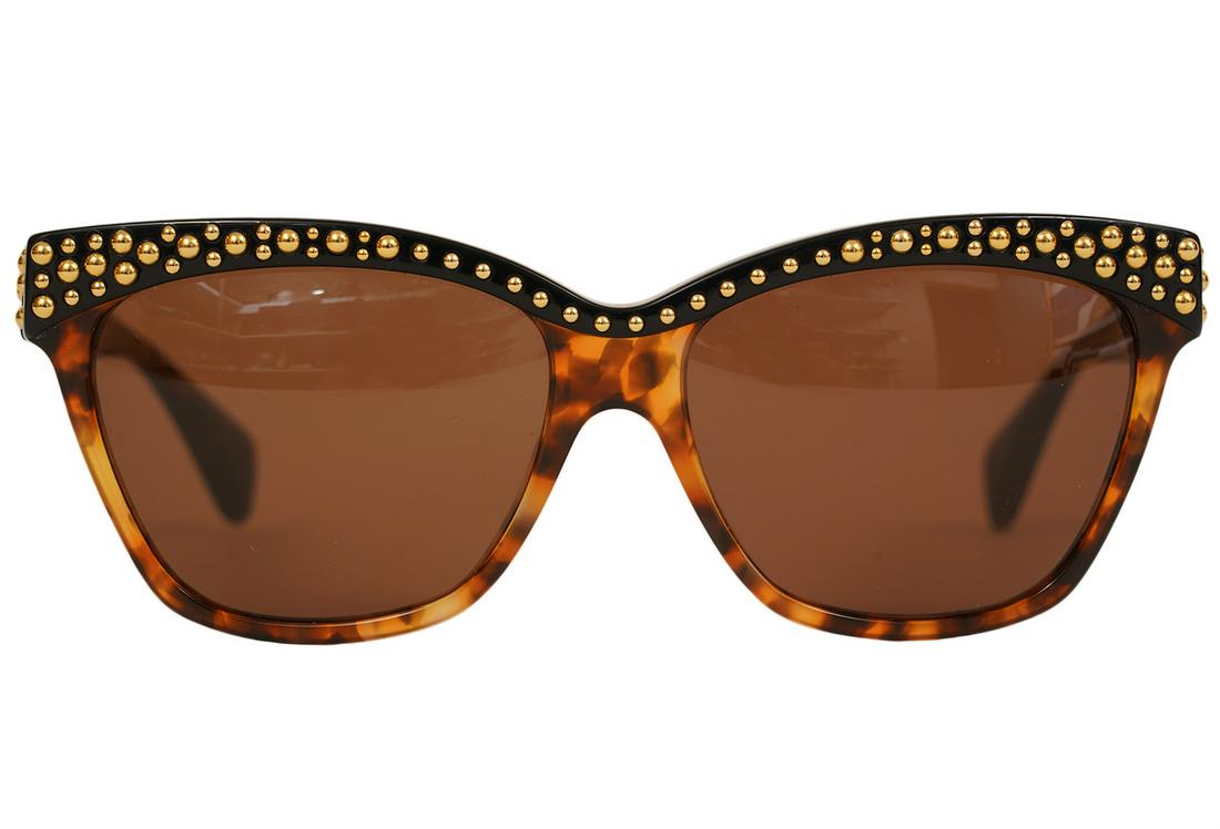 Alexander McQueen Gold Stud Sunglasses 4239: Alexander McQueen Cat Eye Sunglasses AMQ 4239/S 21E 8U 57 16 Size: 57mm Includes: Case Tortoise frame cat eye sunglasses featuring graduating gold stud trim Condition Grade: 2 2 extremely light and mi