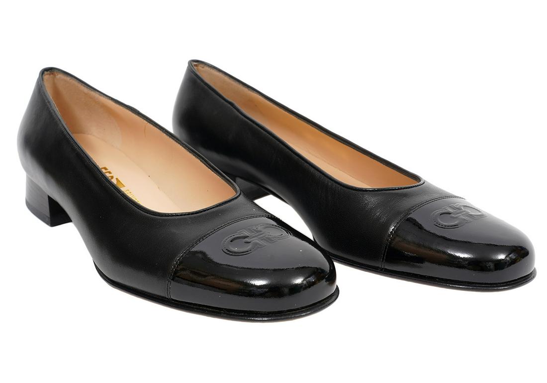 Salvatore Ferragamo Black Flats Size 7.5B (1 of 9)