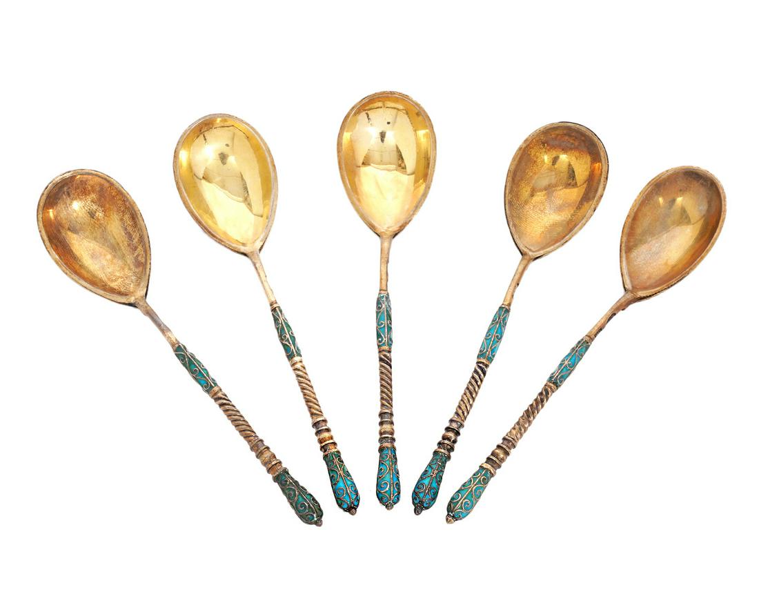 5 Gustav Klingert 84 Silver Russian Spoons: 5 Gustav Klingert Russian 84 Silver cloisonnÃ© enameled spoons with gold wash basins. Measures 4.25"L, weighs 76 grams. Condition report: good condition, see photos. Examine all photos closely. Cont