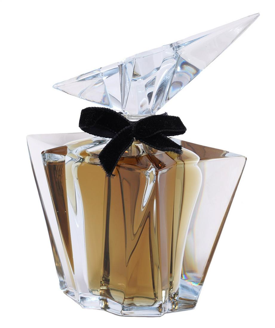 Angel by Thierry Mugler 2.7oz Limited Edition 1995: Angel by Thierry Mugler from the Etoile Collection. 2.7oz full crystal bottle with 3D star. 1994-1995. Condition grade: 1. Examine all photos closely. Contact AAG for more detailed information if need