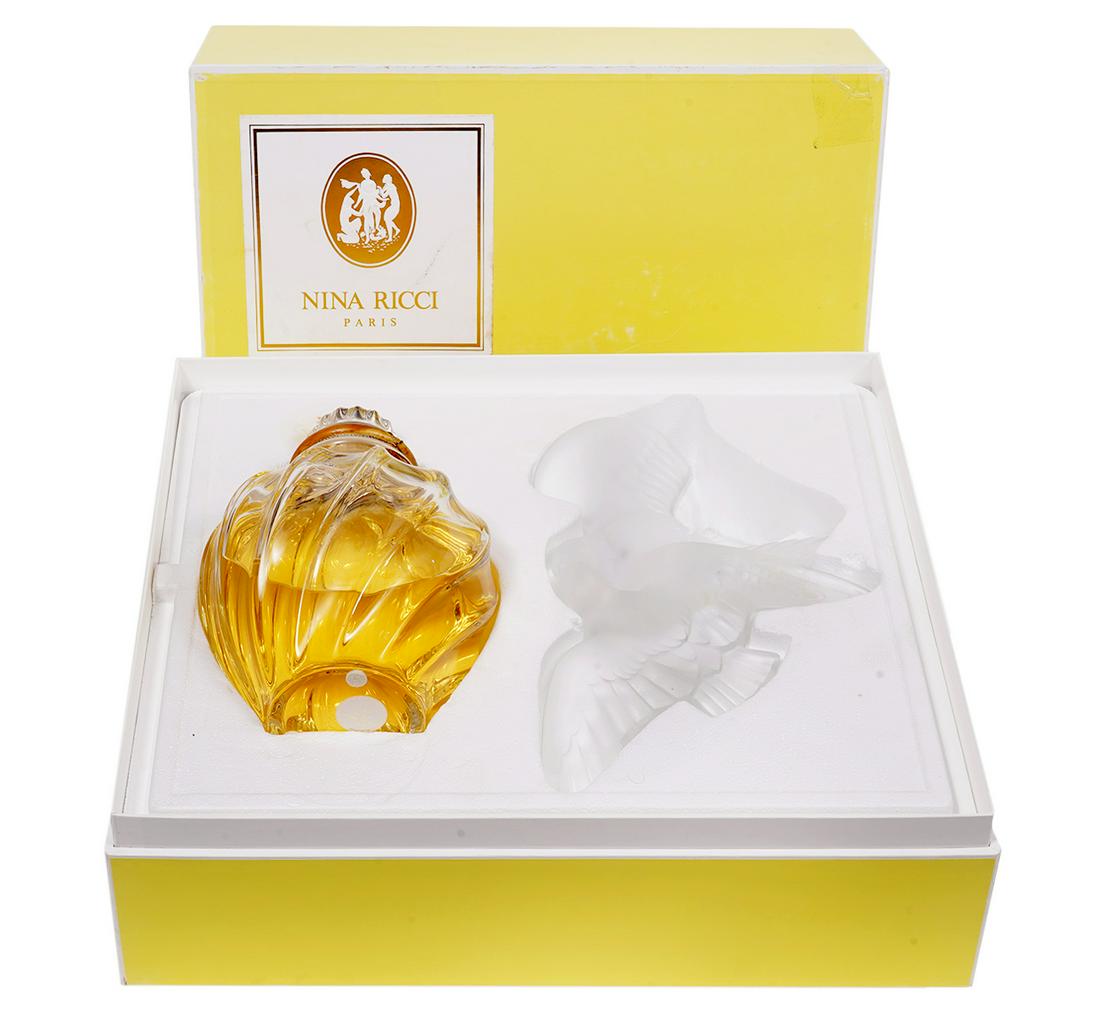 HUGE Nina Ricci L'Air De Temps Lalique Bottle: Huge Nina Ricci L'Air de Temps in signed Lalique bottle with love bird stopper. 9"H, 6" diameter at widest point. In original box. NOT Factice. Condition grade: 2. No chips or damage to bottle. Sealed