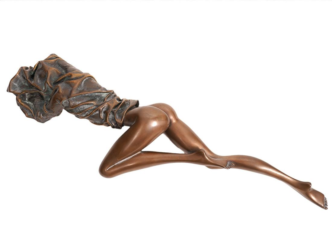 Bruno Bruni Bronze 'Reclining Nude': Bruno Bruni, Italy (1935-). 'Venus Sdraiata' bronze of a reclining nude by Bruno Bruni, 1980. Signed on underside, numbered 36/1000 and the foundry Venturi Arie. measures 31"L x 9"W x 3"H. condition r