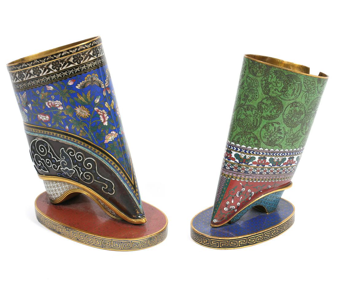 2 Chinese Bronze Cloisonne Shoes on Plinths (1 of 16)