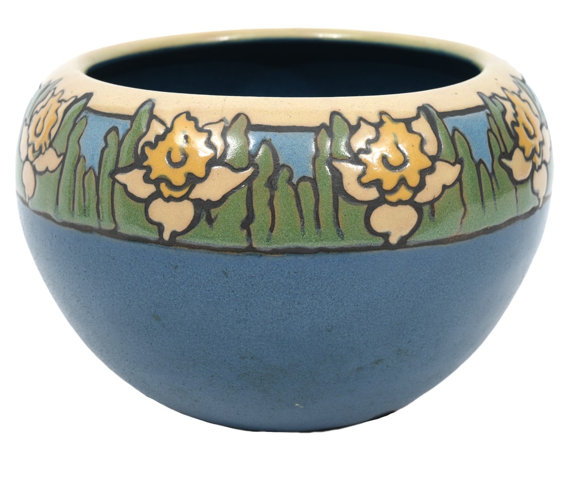 Saturday Evening Girls Daffodil Incised Vase (1 of 11)