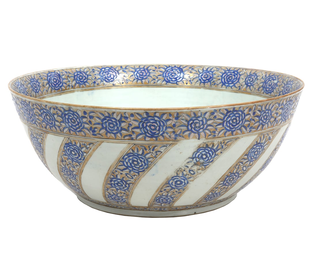 A Chinese Export Porcelain Punch Bowl (1 of 11)