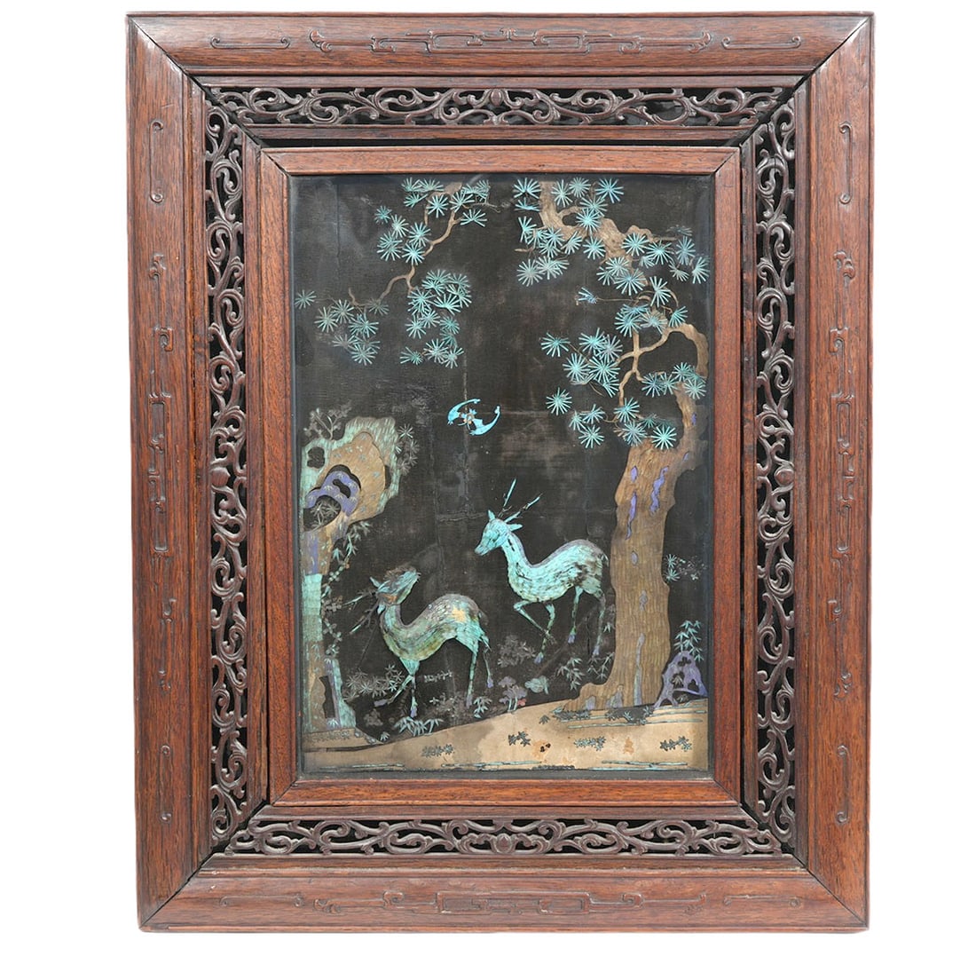 Chinese Kingfisher Framed Feather Screen: Chinese framed Kingfisher feather screen on fabric is mounted in a carved filigree detailed wood frame. Measures 24 1/8"H x 19 1/8"W framed; 16"H x 10.75"W visual. Condition: good condition, please