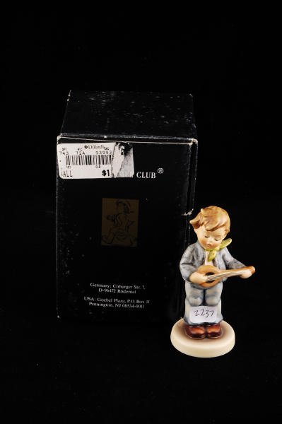 Hummel Club Figurine Little Troubadour 558 TMK 7