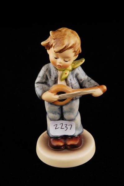 Hummel Club Figurine Little Troubadour 558 TMK 7 - 2