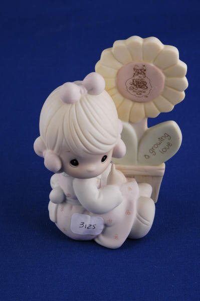 Precious Moments Figurine A Growing Love E0008