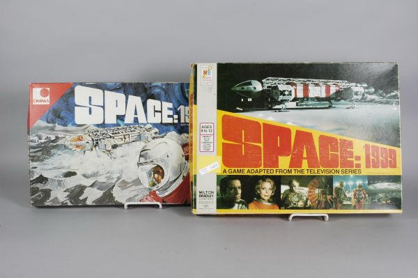 2 Space 1999 Board Games 1976 MB & 1974 Omnia