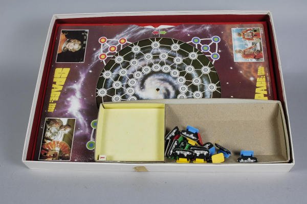 2 Space 1999 Board Games 1976 MB & 1974 Omnia - 2