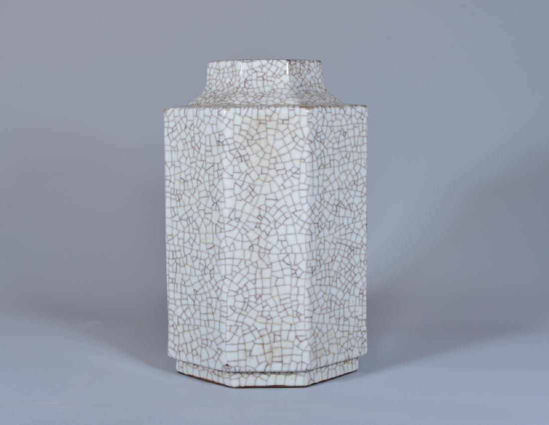 A GE TYPE VASE.QING DYNASTY (1 of 7)