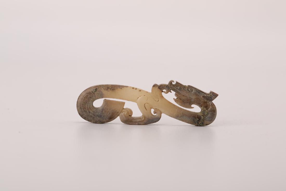 A CARVED JADE 'DRAGON' PENDANT. ANTIQUE (1 of 10)