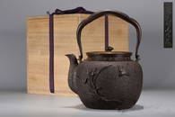 A CARVED JAPANESE TEAPOT AND COVER.ANTIQUE