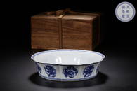 A BLUE AND WHITE 'DRAGON' WASHER.MARK OF XUANDE